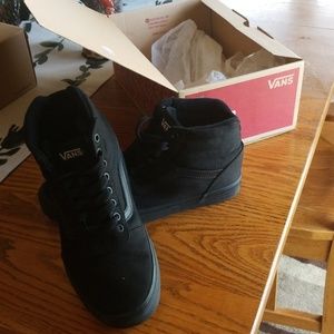 VANS BRAND NEW IN BOX MENS SIZE 9 ALL BLACK